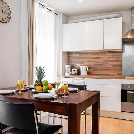 Rue Cler - Eiffel Tower