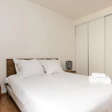 Rue Cler - Eiffel Tower Parijs